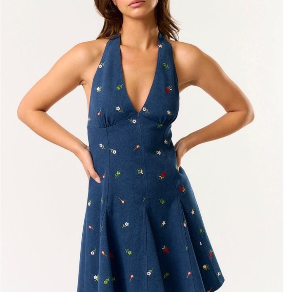 NWT Denim halter dress with embroidered flowers sz large